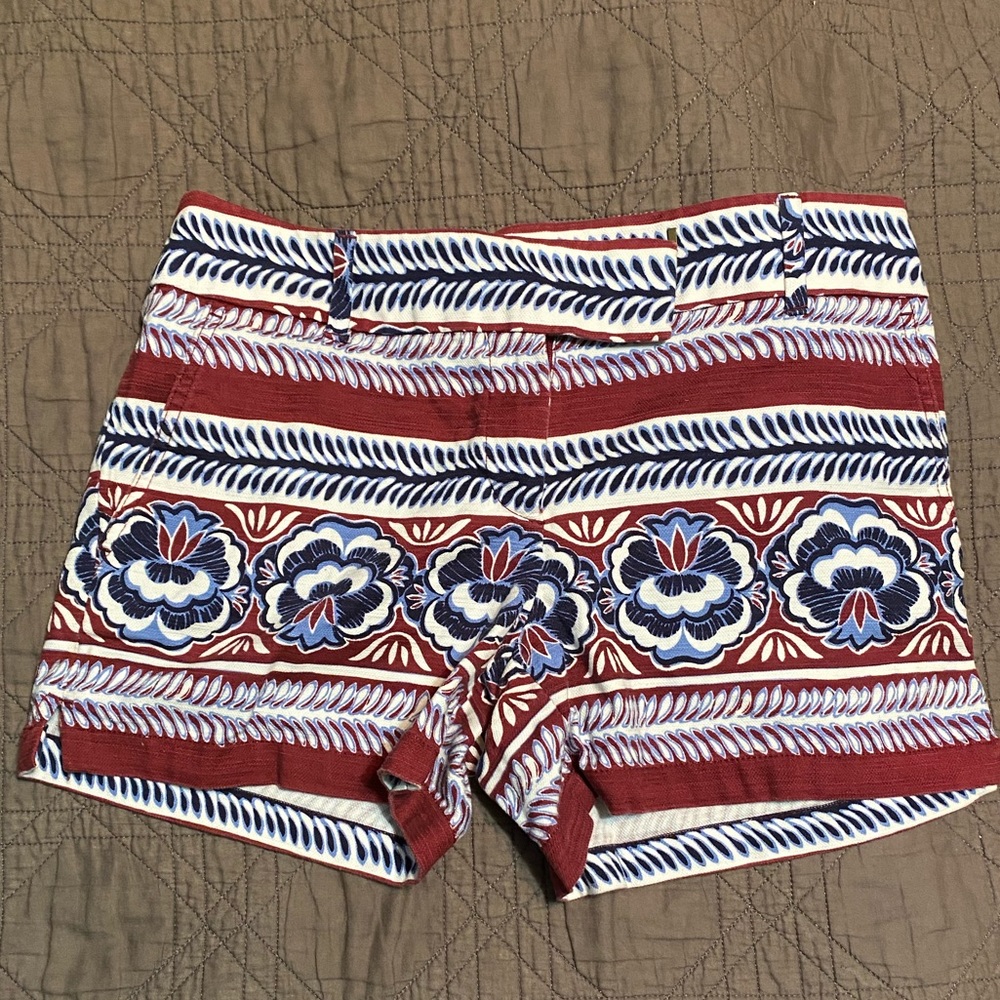 Loft size 4 navy & maroon floral shorts